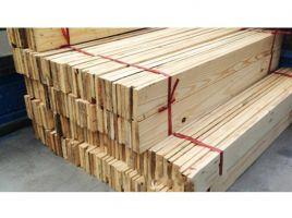 What kind of wood should a wooden pallet use?